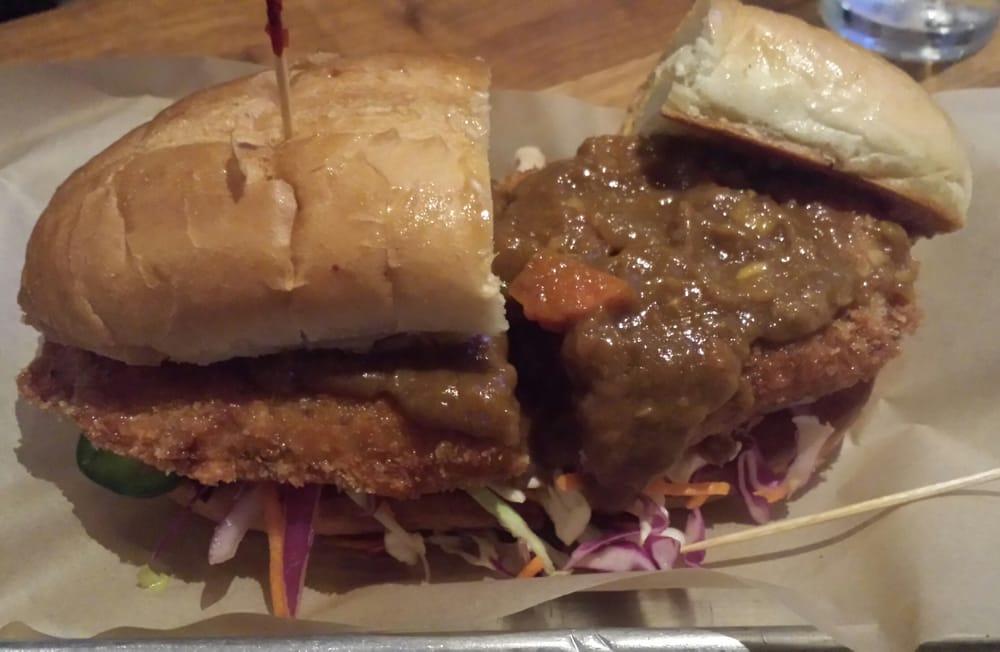 Karesando - Sandwich panino ripieno di curry giapponese e tonkatsu